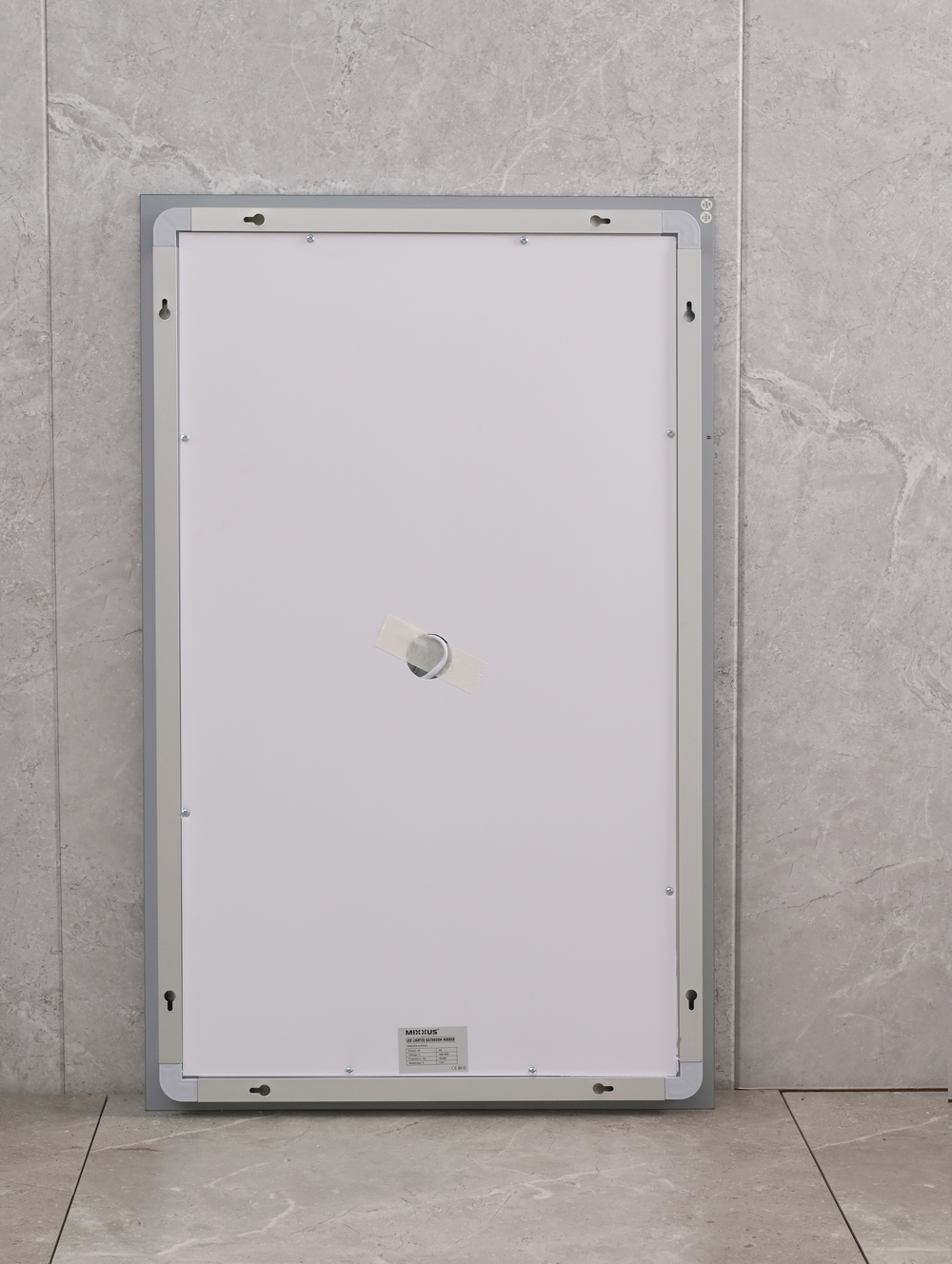 Koupelnové zrcadlo s LED osvětlením, protizamlžovací funkcí, regulací jasu a hodinkami, MR06-60×80 H